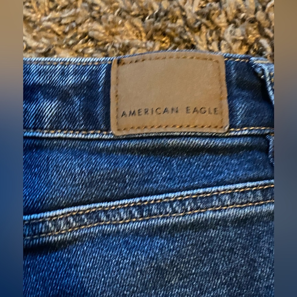 AE Ripped Jeans, size 4 regular - Picture 3 of 4